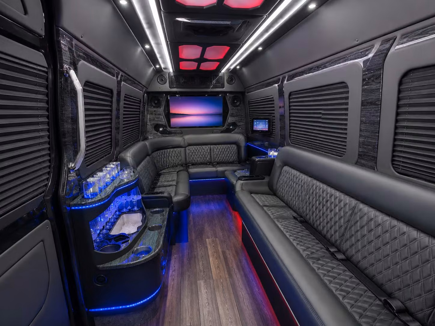 getting dod contractors and government workers to lax and area airports is easier with hawthornecharterbus com