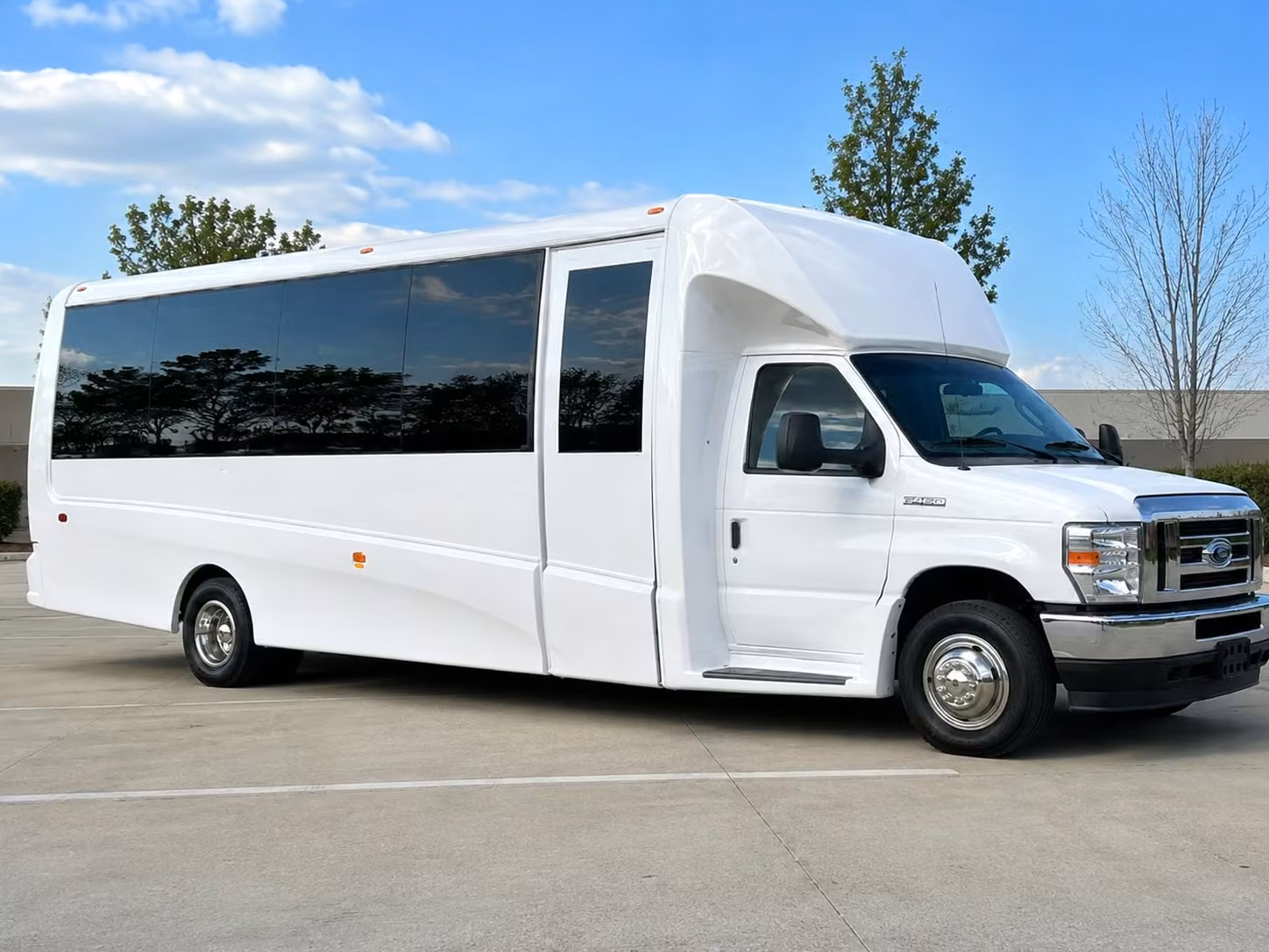 hawthorne 18 passenger minibus rental